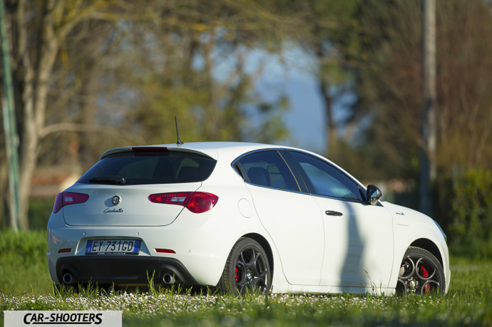 Alfa Romeo Giulietta tre quarti posteriore