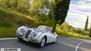 Jaguar XK 120 Fullhd – front three-quarter, silver on a country road