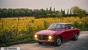 Alfa Romeo Giulia GT Junior 1300 – front three-quarter, red on a country road
