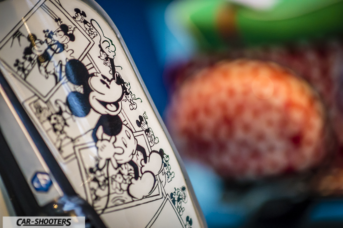 Dettaglio disegni topolino su Piaggio Vespa
