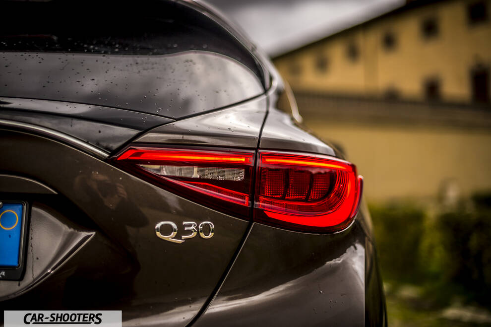 Infiniti Q30 – rear three-quarter, brown metallic with illuminated taillight