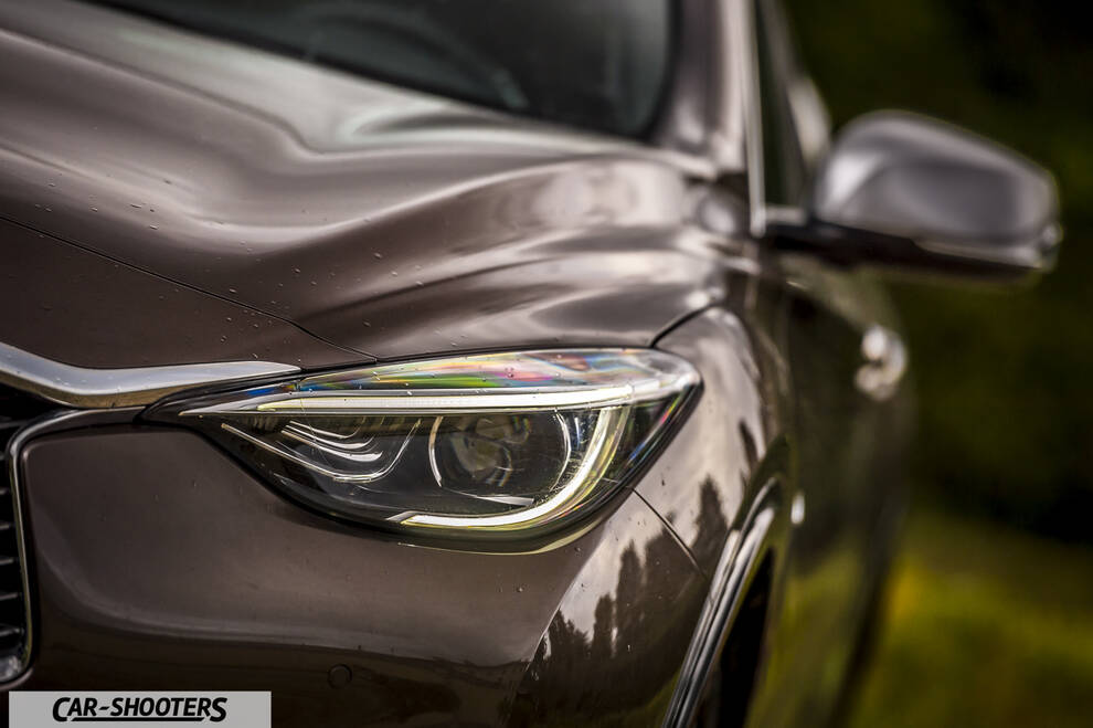 Infiniti Q30 – detail, headlight close-up