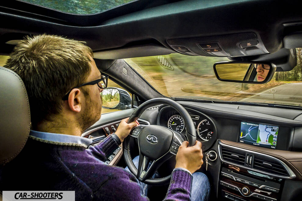 Infiniti Q30 – interior, driver holding steering wheel