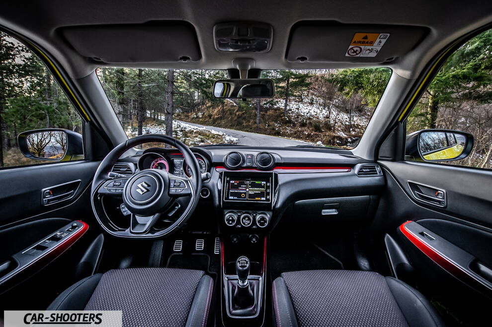 Suzuki Swift Sport – dashboard, with a view of a snowy road