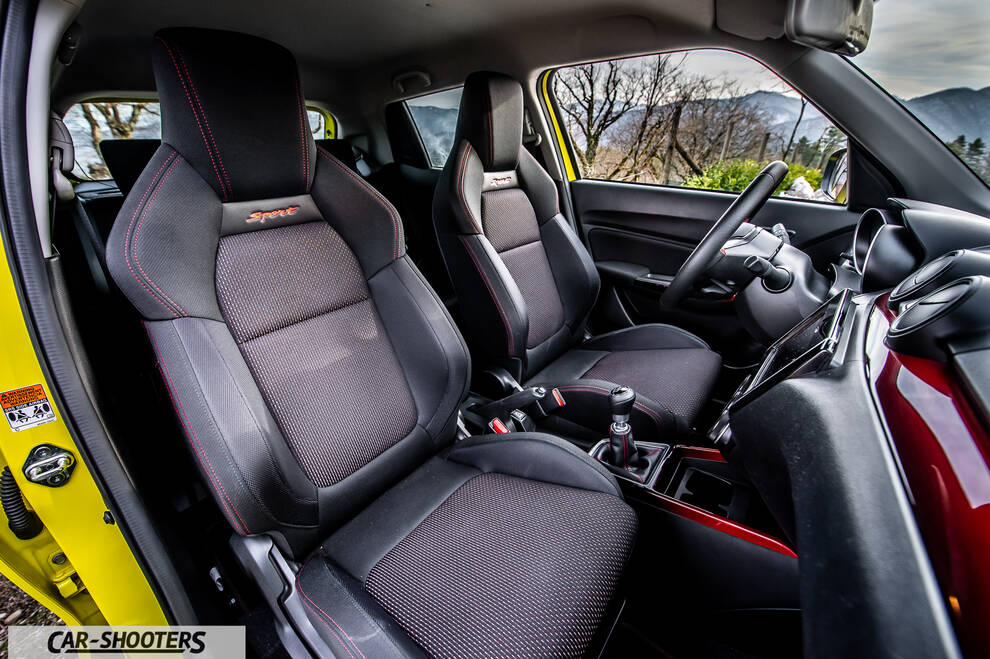 Suzuki Swift Sport – interior, leather front seats