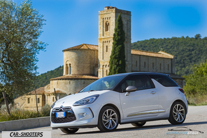 la citroen ds3 e l'abbazia di sant'antimo