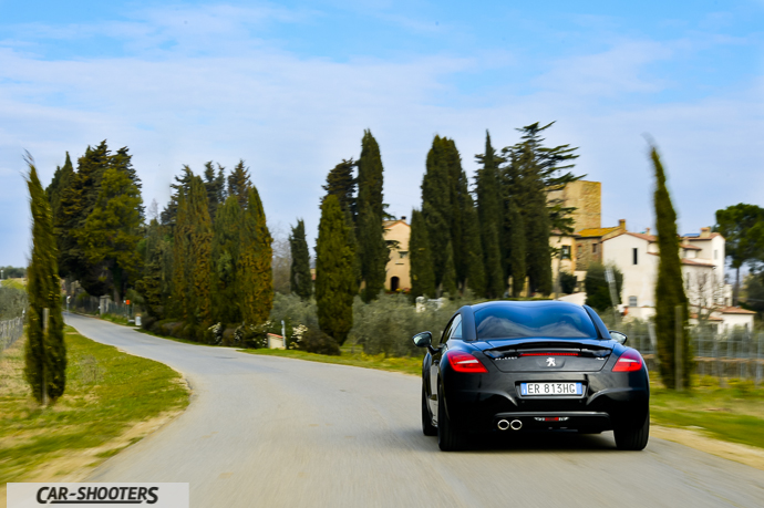 via di polvereto e il posteriore della peugeot rcz