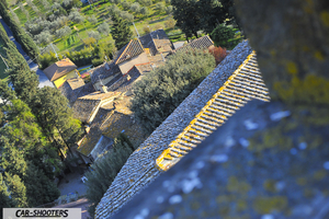 particolare del castello di poppiano col borgo