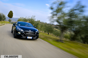 camera car peugeot rcz nella via di polvereto