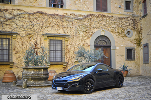 la corte del castello di poppiano e la peugeot rcz thp 200
