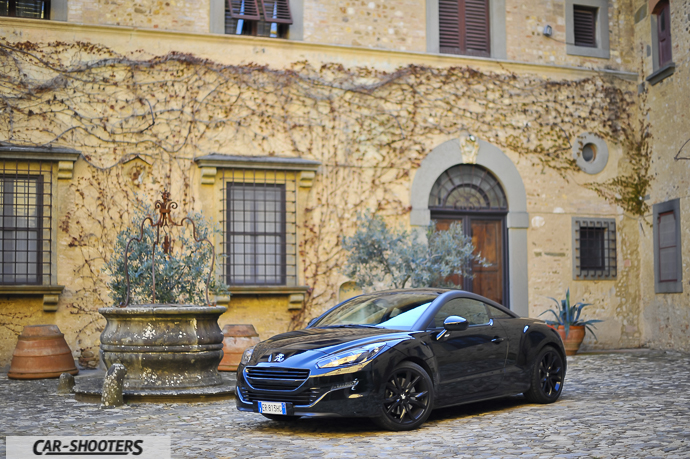 la corte del castello di poppiano e la peugeot rcz thp 200