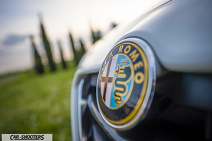 Alfa Romeo Giulietta dettaglio logo anteriore