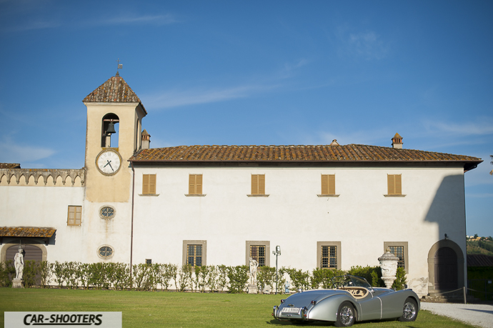 Jaguar XK120 e il giardino di villa rospigliosi