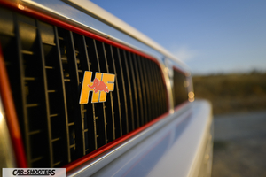 Lancia Delta HF Integrale Martini 5 – detail, grille badge close-up