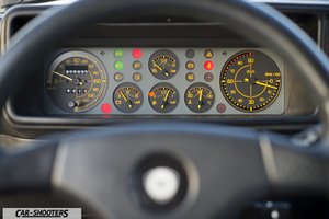 Lancia Delta HF Integrale Martini 5 – dashboard, analog instrument cluster