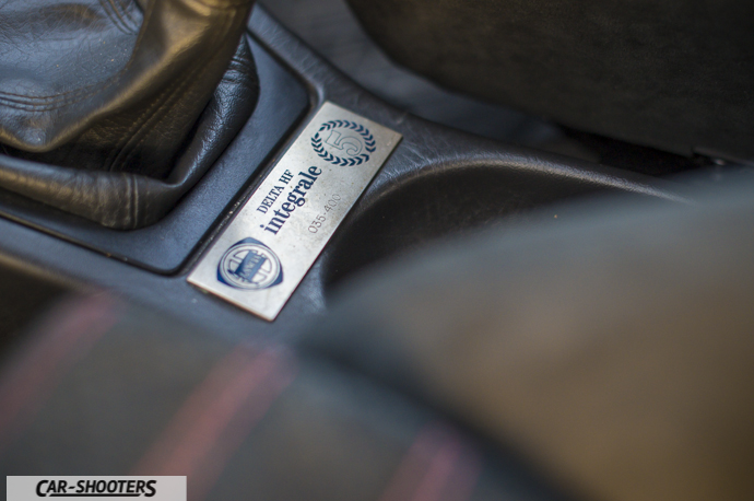 Lancia Delta HF Integrale Martini 5 – interior, center console plaque close-up