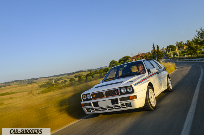 Lancia Delta HF Integrale Martini 5 – front three-quarter, white on a country road