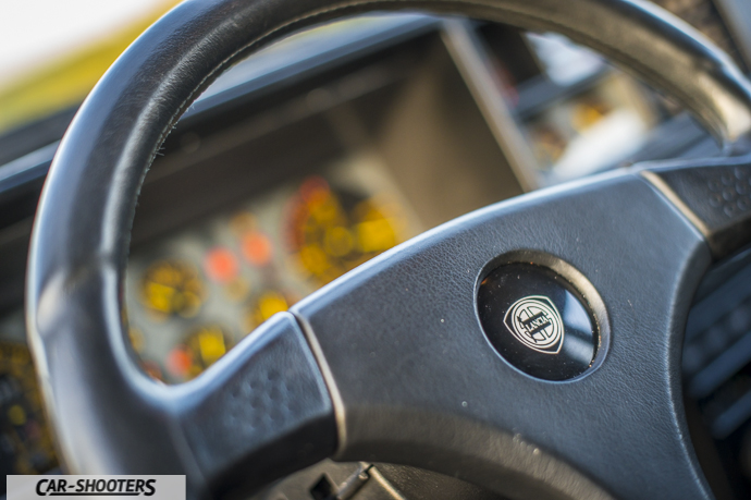 Lancia Delta HF Integrale Martini 5 – dashboard, steering wheel and instrument cluster
