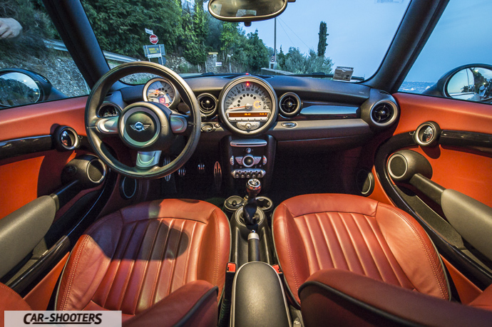 Mini Cooper S Pietrasanta – dashboard, leather front seats