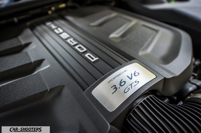 Particolare motore 3,6 biturbo Porsche