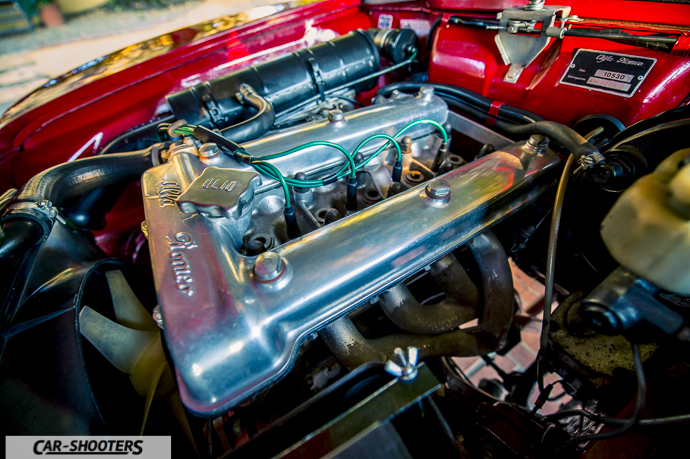 Alfa Romeo Giulia GT Junior dettaglio motore bilatero