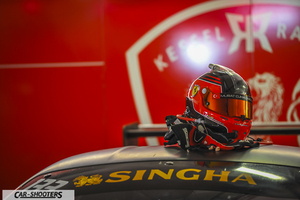 dettaglio casco kessel racing ferrari