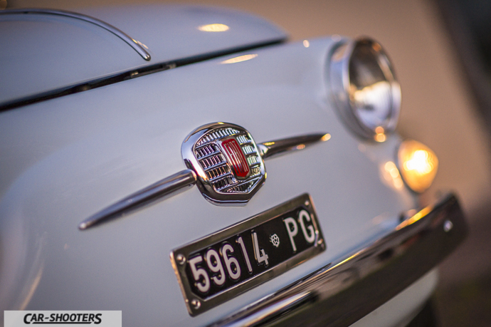 Nuova Fiat 500 D dettaglio logo anteriore