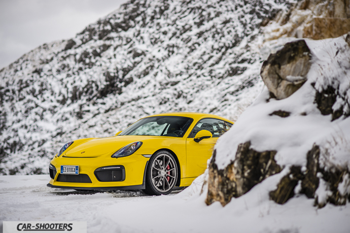 Porsche Cayman GT4 sul passo del vestito