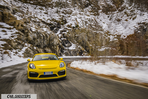 Porsche Cayman GT4 sul passo del vestito