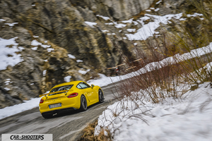 Porsche Cayman GT4 curve