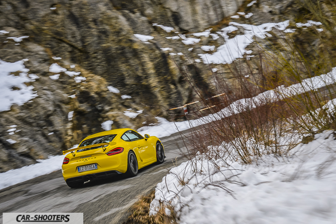 Porsche Cayman GT4 curve