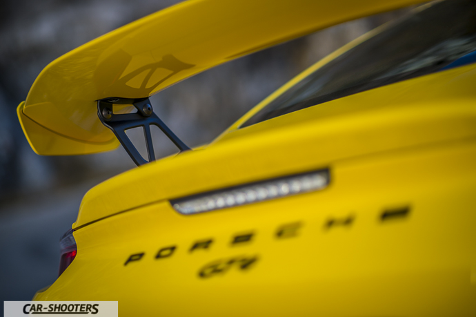 Porsche Cayman GT4 dettaglio spoiler posteriore