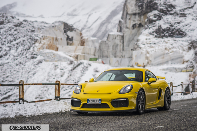 Porsche Cayman GT4 montagna