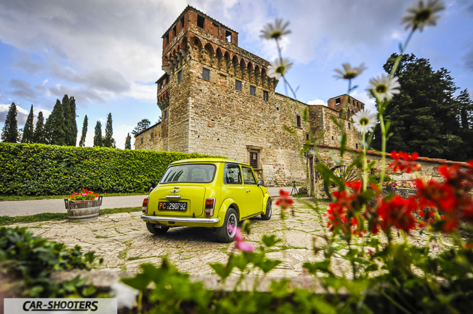 Austin Mini e castello del trebbio