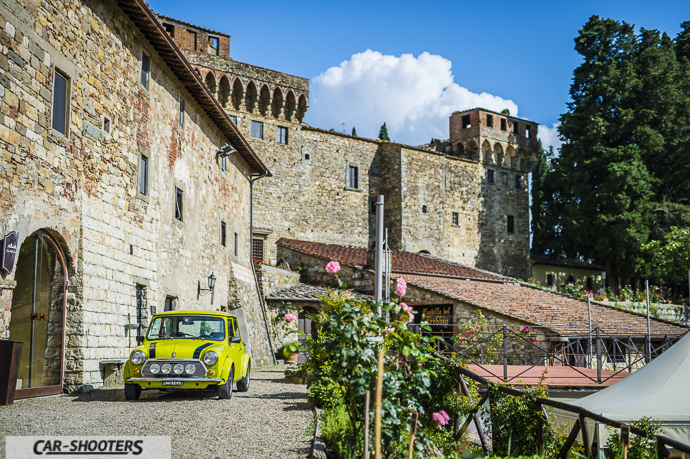 Austin Mini e castello del trebbio