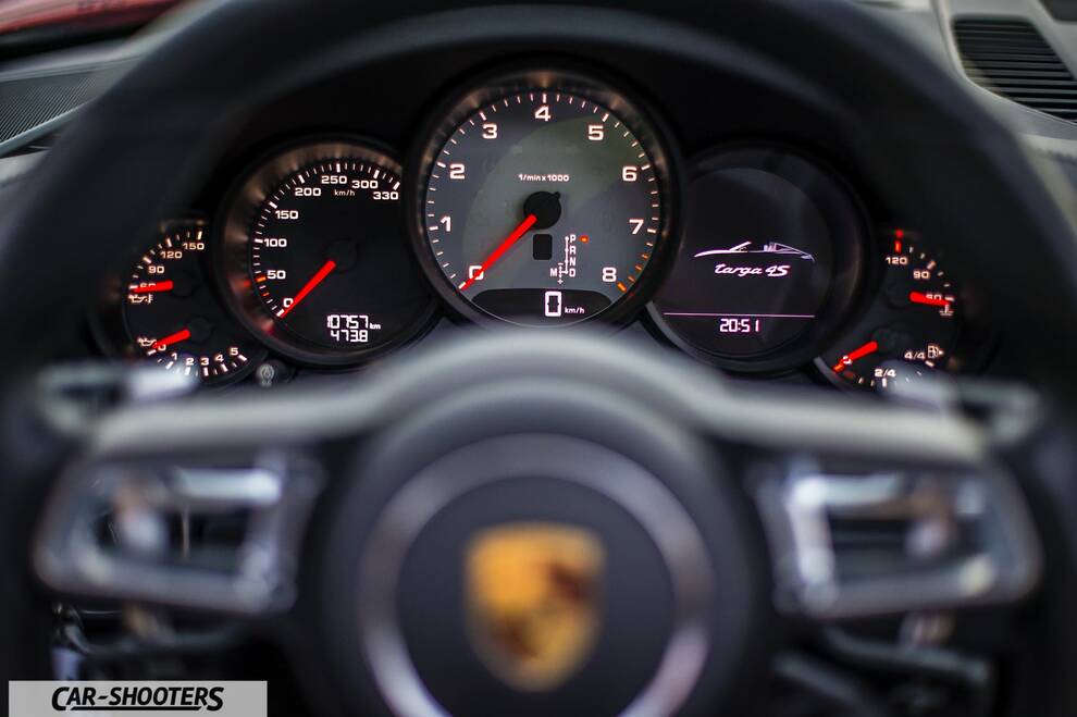 Porsche 911 Targa 4S dashboard