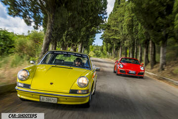 Porsche 911 Targa Storica – front three-quarter, yellow on a country road