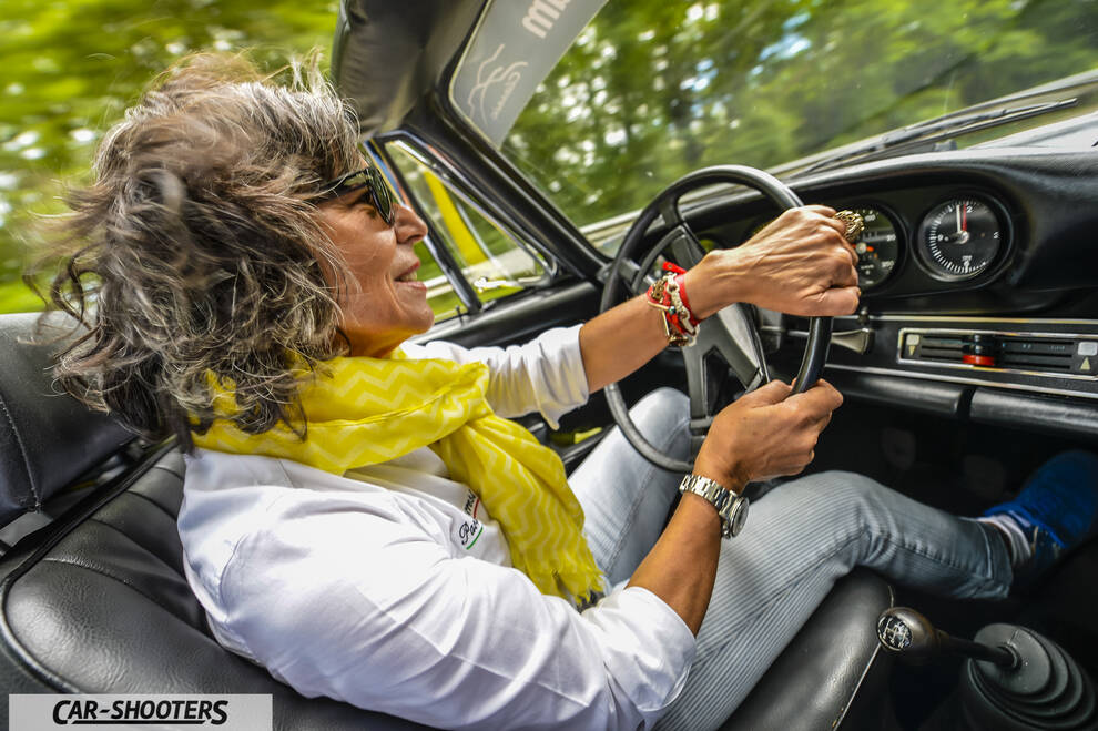 Porsche 911 Targa Storica – interior, person driving a classic car