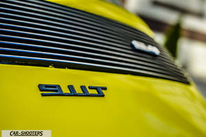 Porsche 911 Targa Storica – detail, rear grille badge close-up