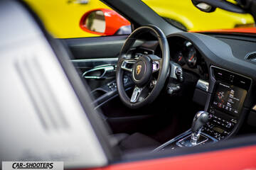 Porsche 911 Targa Storica – dashboard, black interior with touchscreen display