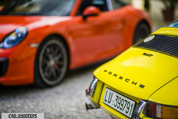 Porsche 911 Targa Storica – front three-quarter, orange parked outdoors