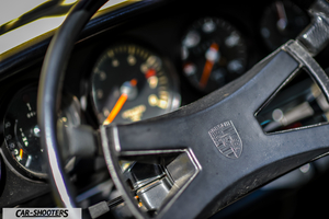 Porsche 911 Targa Storica – dashboard, vintage steering wheel and gauges