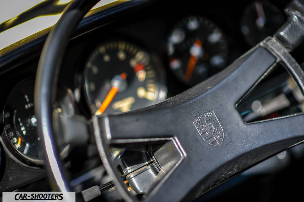 Porsche 911 Targa Storica – dashboard, vintage steering wheel and gauges