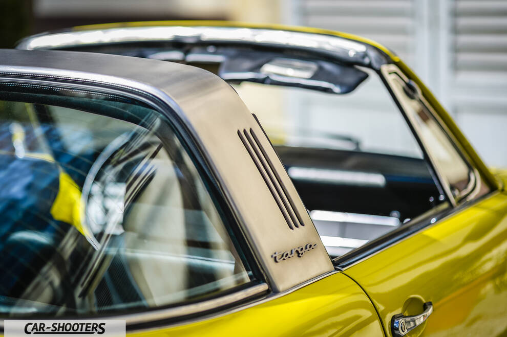 Porsche 911 Targa Storica – detail, targa bar close-up
