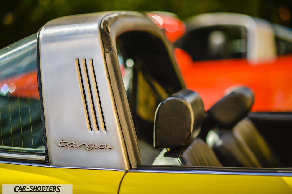Porsche 911 Targa Storica – detail, targa bar close-up