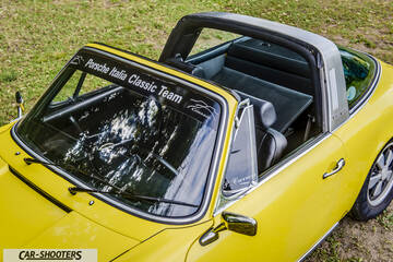 Porsche 911 Targa Storica – front three-quarter, yellow parked on grass