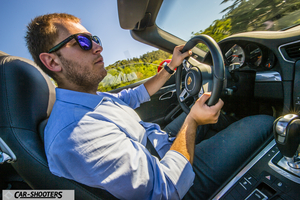 Porsche 911 Targa Storica – interior, driver holding steering wheel
