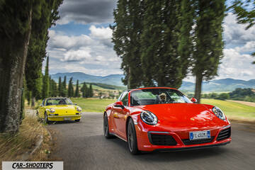 Porsche 911 Targa Storica – front three-quarter, red on a country road