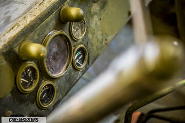 Alfa Romeo Mito Veloce Imola Mugello – dashboard, vintage instrument cluster with gauges