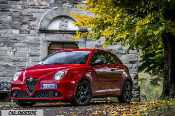 Alfa Romeo Mito Veloce Imola Mugello – front three-quarter, red against a stone building